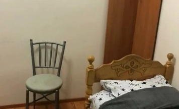 Кровать в общем номере с балконом в Четыре сезона