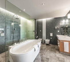 Люкс Executive, с доступом Swiss Executive Lounge - с большой двуспальной кроватью в Swissotel Красные Холмы