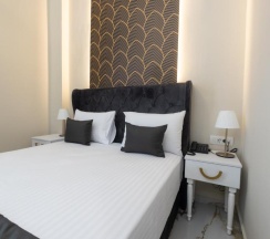 Двухместный номер Deluxe с балконом двуспальная кровать в Modern Luxury Hotel