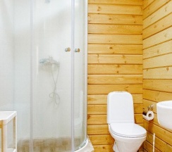 Двухуровневый 4-х местный коттедж в Морские Рифы