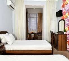 3х местный комфорт с видом на столовую и территорию отеля в Эргес