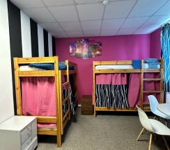 Кровать в общем 6-местном номере для женщин в В Питере жить