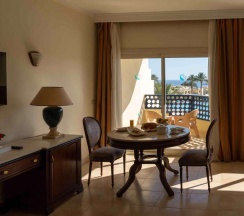 Люкс с видом на бассейн в Курортный отель Grand Oasis Resort