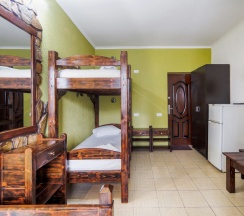 Трёхместный номер с красивым видом из окна в Delsochi