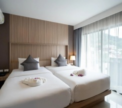 Двухместный номер Grand Deluxe с балконом (2 отдельные кровати) в Patong Bay Residence