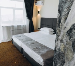 Стандарт с балконом в PORT MAY. HOTEL&RESTAURANT