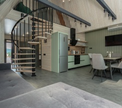 Двухэтажный дом с двумя спальнями в Люди в уюте