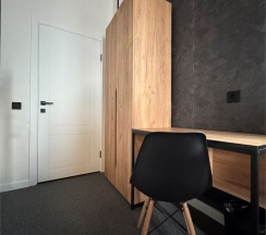 Четырехместный номер с кроватью размера "King-size" и двухъярусной кроватью в THouse