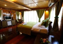 Четырёхместный номер Standard с видом на озеро в Kaengkrachan Boathouse Paradise Resort