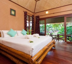 Двухместное бунгало Deluxe (двуспальная кровать) в Palm Leaf Resort