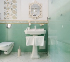 Двухместный полулюкс Provence №20 c 1 комнатой с балконом и с красивым видом из окна двуспальная кровать в Лель