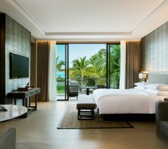 Двухместный люкс c 1 комнатой с балконом двуспальная кровать в Phuket Marriott Resort And Spa, Nai Yang Beach