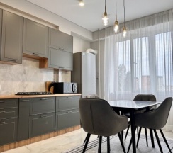 Двухкомнатная квартира с дизайнерским ремонтом в Как дома 05