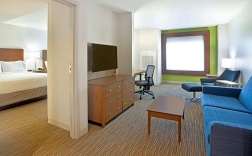 Четырёхместный люкс c 1 комнатой с видом на город в Holiday Inn Express & Suites Austin Downtown - University, an IHG Hotel