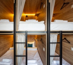 Общий 10-местный номер Big room в Caps hotel