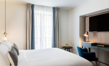Двухместный номер La Petite двуспальная кровать в Renaissance Paris Vendome Hotel