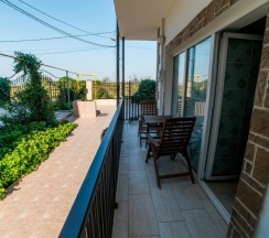 101 - Трехместный номер с террасой в Азов Инн