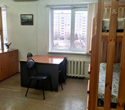 Кровать в общем номере в Флора