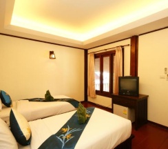 Бунгало Superior с красивым видом из окна в Tharathip Resort