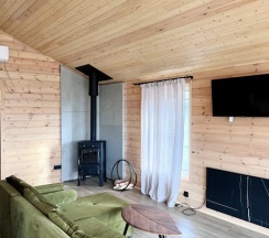 Лодж с двумя спальнями и террасой в Соты&Варенье