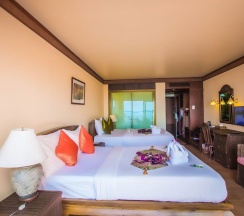 Двухместный номер Grand с видом на море двуспальная кровать в Samui Bayview Resort & Spa
