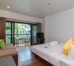 Номер Deluxe с балконом и с видом на сад в The Briza Beach Resort Khaolak