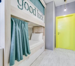 Кровать в общем номере в Good luck