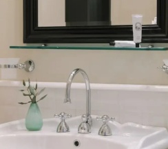 Двухместный номер Deluxe с видом на канал (двуспальная кровать) в Отель IH Hotels Venezia Salute Palace