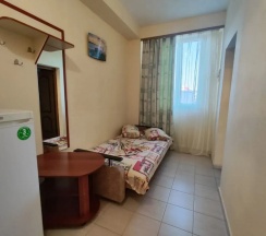 Семейный люкс с балконом и с красивым видом из окна в Adonis