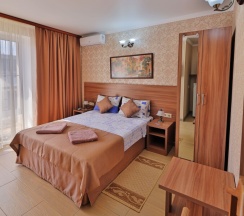 Двухместный номер с балконом в Лорис