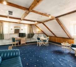 Двухкомнатный люкс «Казанова» с джакузи в Old Estate Hotel&SPA