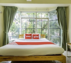 Двухместный номер Premium двуспальная кровать в OYO 928 Leaf Hostel