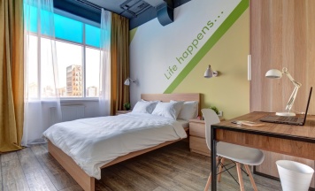 2-х местный номер с кроватью King size и видом на город в Roomy Hostel