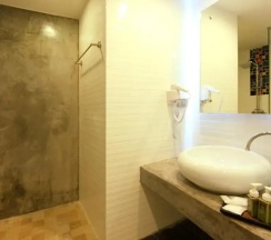 Двухместный номер Superior (двуспальная кровать) в Armoni Patong Beach Hotel