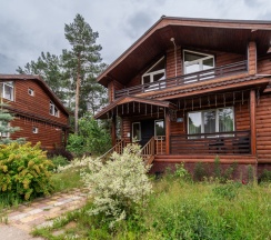 Шестиместный коттедж Боярский с балконом в Ателика Улиткино