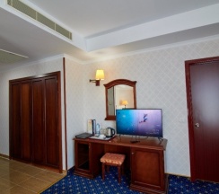 Двухместный номер Standard с красивым видом из окна двуспальная кровать в Grand Hotel Victory