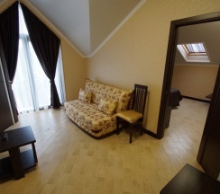 Двухместный люкс Мансарда с 2 комнатами двуспальная кровать в Елена