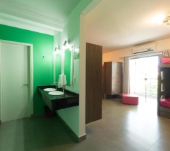 Кровать в общем номере (женский номер) с балконом в Concept Design Hostel & Suite
