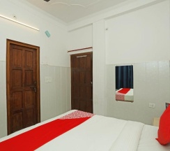 Двухместный номер Standard двуспальная кровать в OYO 14185 Laxmi Yellow Guest House