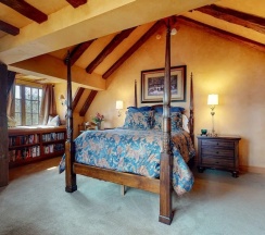 Коттедж с 4 комнатами в Juniper Ridge 16 5000 sq ft, Grand Chateau at Eagle, Expansive Mountain Views by RedAwning