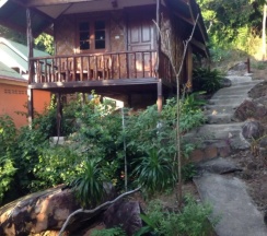 Двухместное бунгало с балконом (двуспальная кровать) в Phi Phi Jungle Hill Bungalow