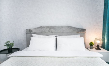 Четырёхместные апартаменты с 2 комнатами с балконом и с красивым видом из окна в Квартира в центре Минска, метро Ковальская слобода!