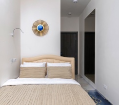 Уменьшенный стандарт с одноместным размещением в V Hotel&Rooftop lounge