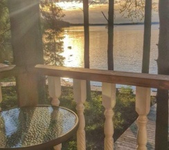 Дом у озера в Black fox