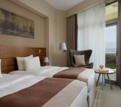 Двухместный номер Делюкс с балконом и с красивым видом из окна 2 отдельные кровати в Metropol Гранд Отель Геленджик