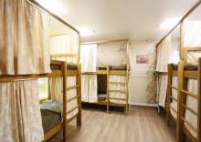 Койко-место на двухъярусной кровати в 8-местном мужском номере (общие удобства) в Хостелы рус