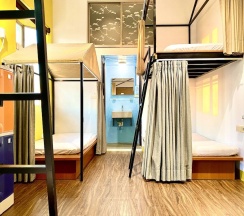 Кровать в общем номере (женский номер) с балконом и рядом с пляжем в Bayhouse Hostel Penghu