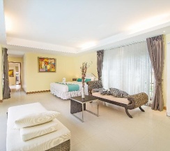 Вилла с 5 комнатами с балконом в Tropicana Pool Villa