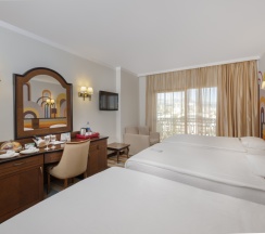Трёхместный номер Comfort Standard с видом на город в Megasaray WestBeach Antalya