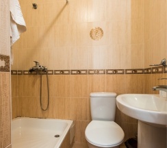 3х местный номер с балконом в Dream House